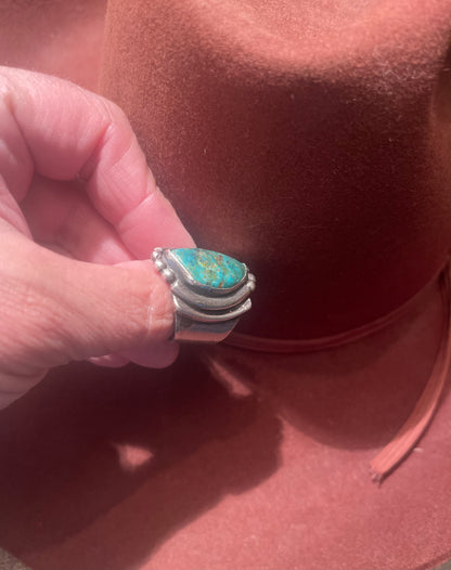 Vintage Native American Sterling Silver and Turquoise Ring with an interesting design & stone