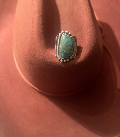 Vintage Native American Sterling Silver and Turquoise Ring with an interesting design & stone