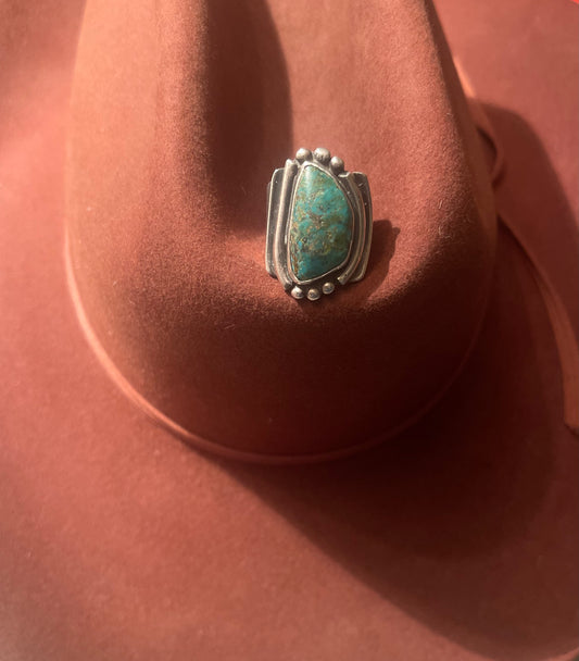 Vintage Native American Sterling Silver and Turquoise Ring with an interesting design & stone